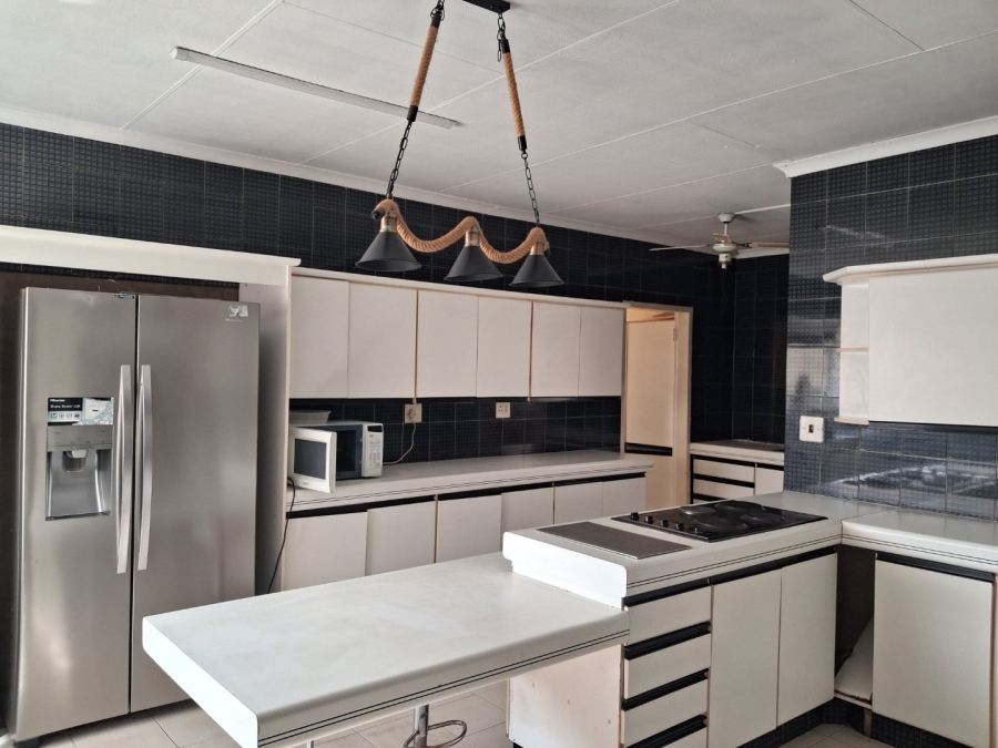 5 Bedroom Property for Sale in Manzil Park North West